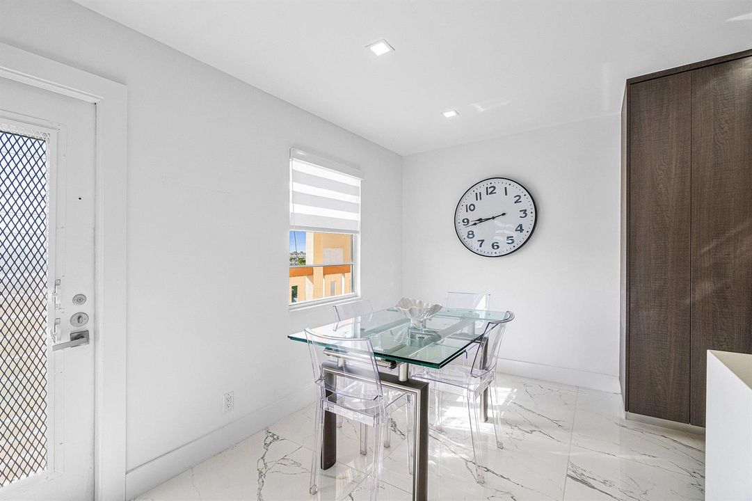 010-4017NewcastleA-BocaRaton-FL-33434-SM