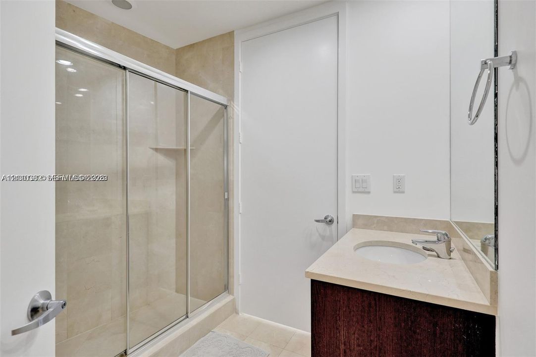 В аренду: $6,500 (2 спален, 2 ванн, 1276 Квадратных фут)