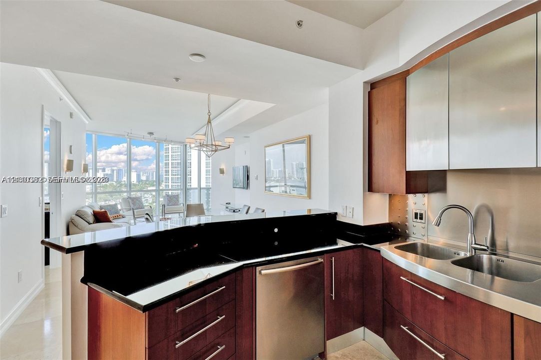 В аренду: $6,500 (2 спален, 2 ванн, 1276 Квадратных фут)