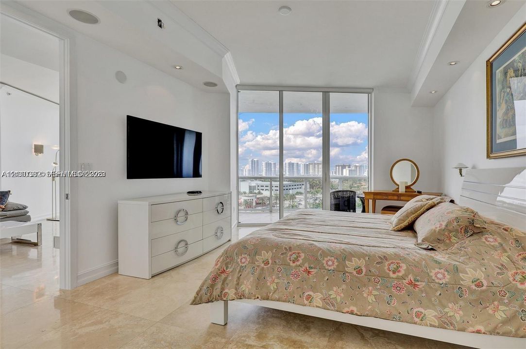В аренду: $6,500 (2 спален, 2 ванн, 1276 Квадратных фут)