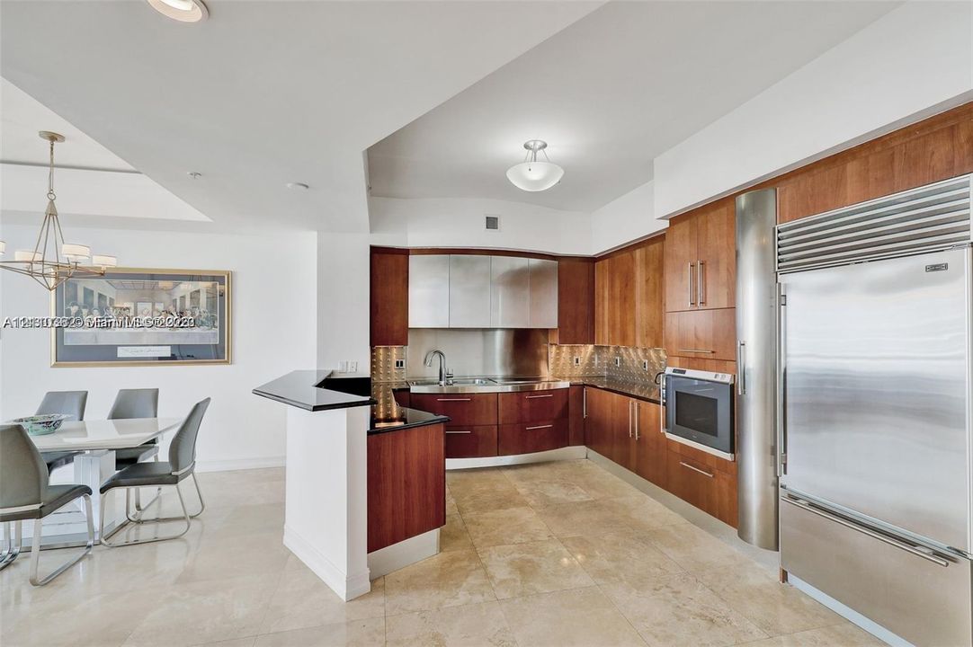 В аренду: $6,500 (2 спален, 2 ванн, 1276 Квадратных фут)
