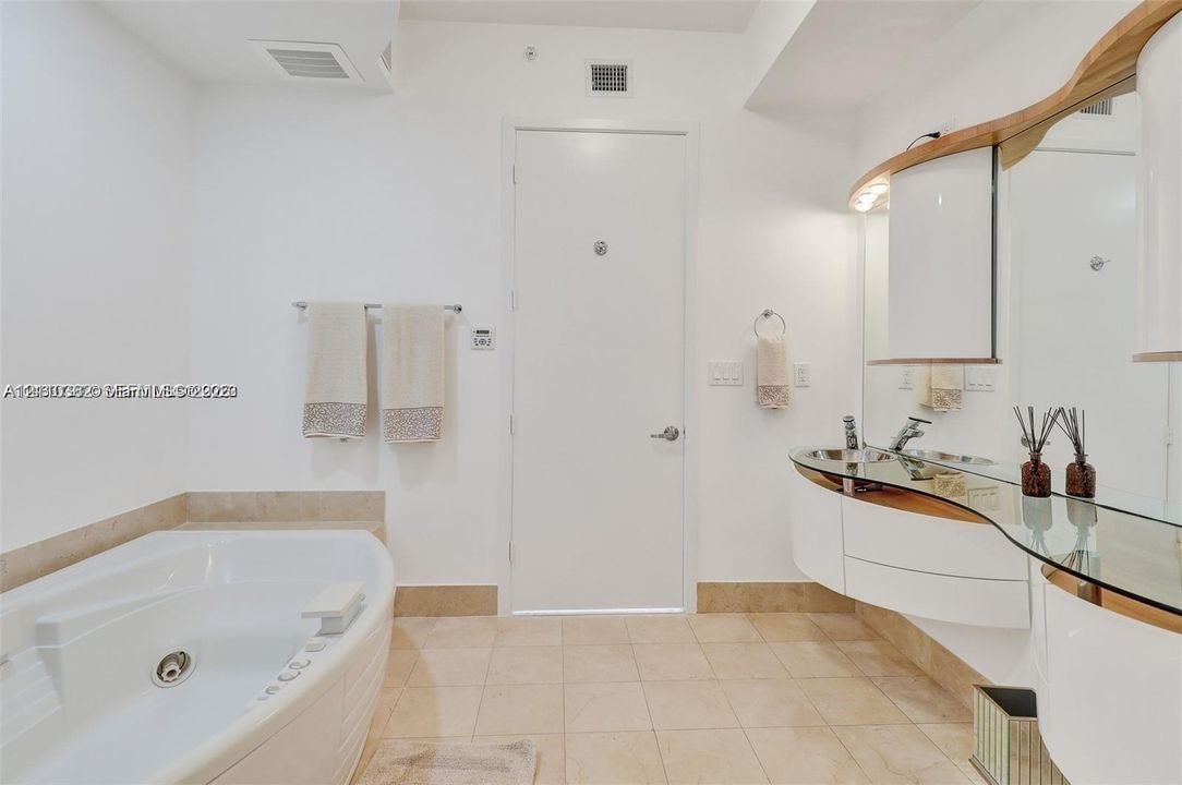 В аренду: $6,500 (2 спален, 2 ванн, 1276 Квадратных фут)