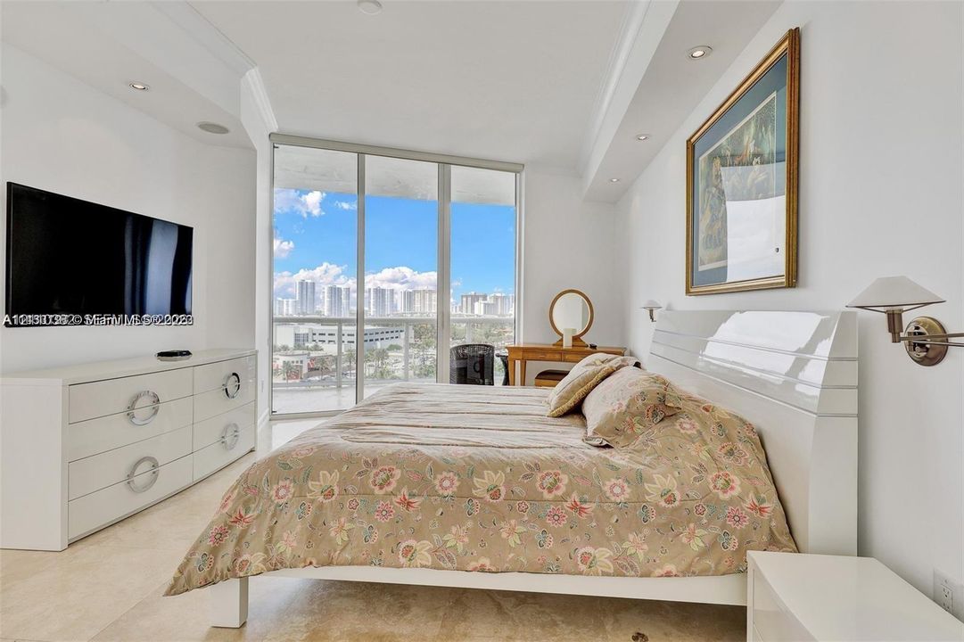В аренду: $6,500 (2 спален, 2 ванн, 1276 Квадратных фут)