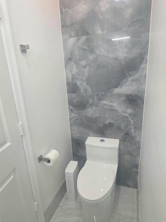 30634