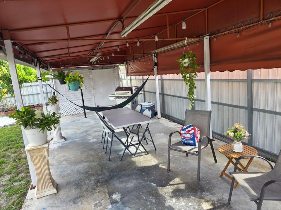 En Venta: $630,000 (3 camas, 2 baños, 1176 Pies cuadrados)
