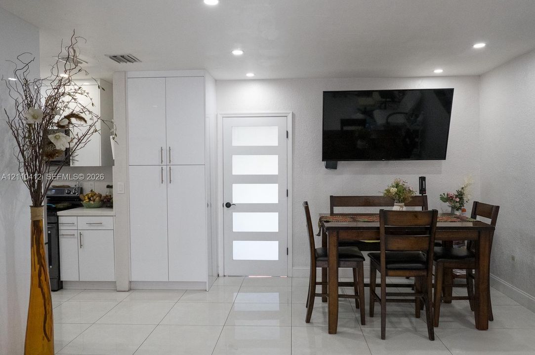 En Venta: $630,000 (3 camas, 2 baños, 1176 Pies cuadrados)