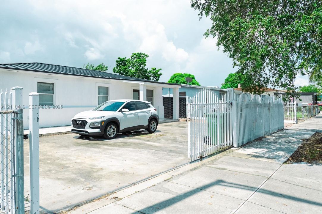 En Venta: $630,000 (3 camas, 2 baños, 1176 Pies cuadrados)