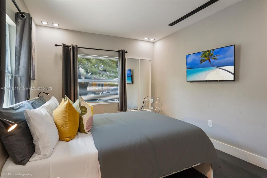 For Rent: $3,495 (3 beds, 2 baths, 1450 Square Feet)