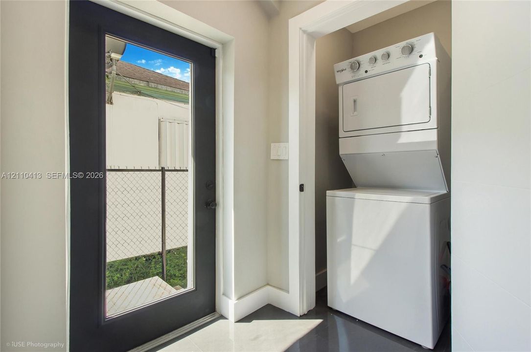For Rent: $3,495 (3 beds, 2 baths, 1450 Square Feet)