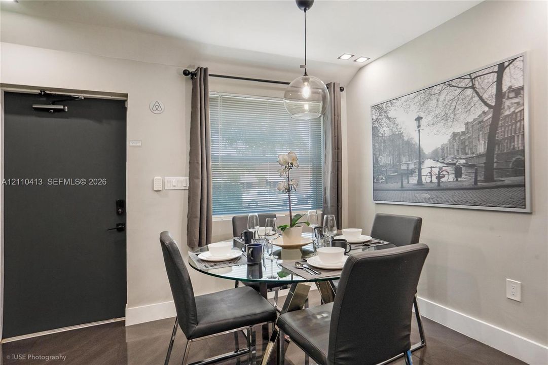 For Rent: $3,495 (3 beds, 2 baths, 1450 Square Feet)