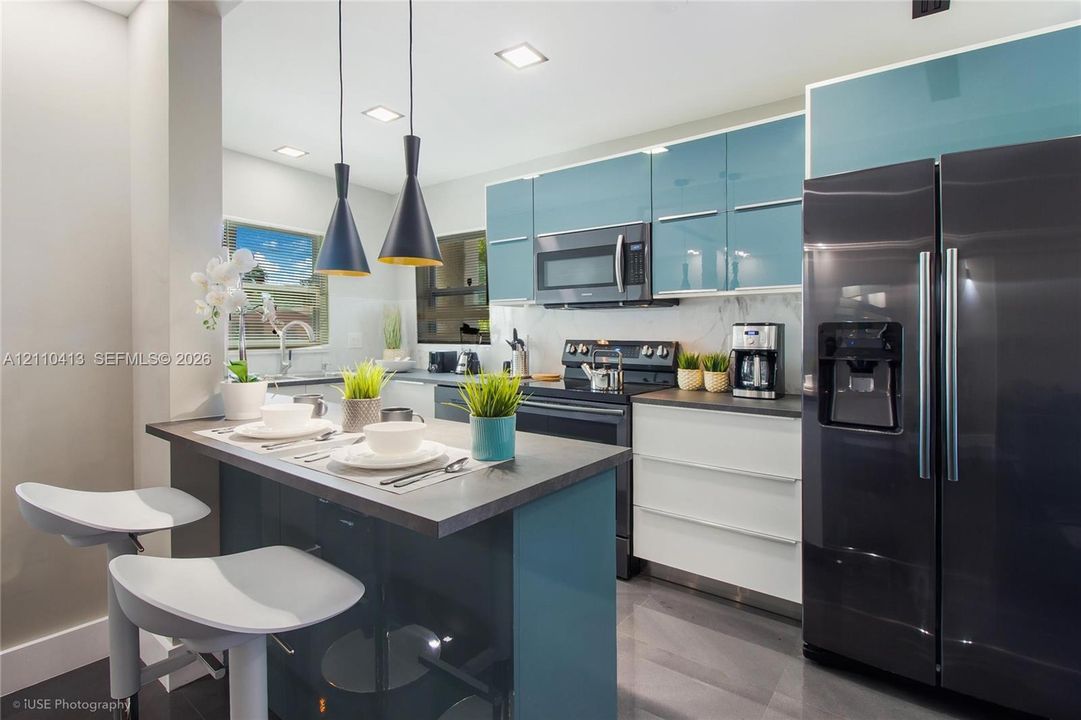 For Rent: $3,495 (3 beds, 2 baths, 1450 Square Feet)