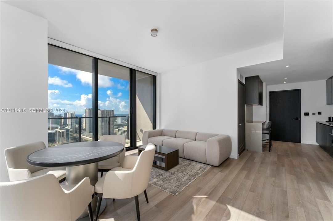For Sale: $1,399,000 (2 beds, 2 baths, 988 Square Feet)