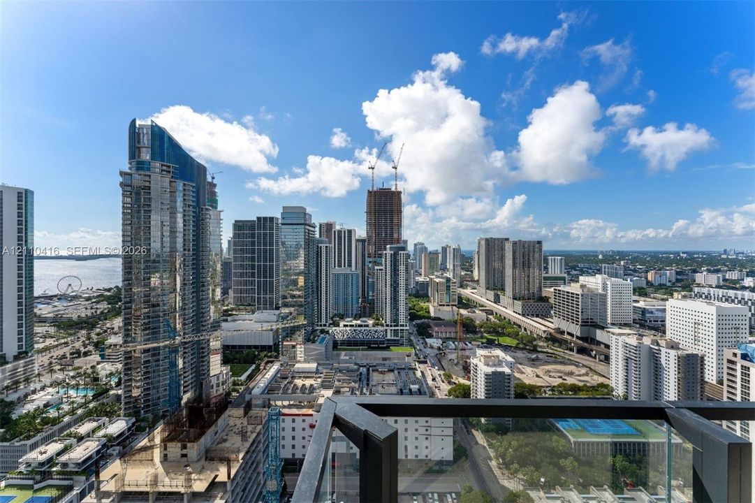 For Sale: $1,399,000 (2 beds, 2 baths, 988 Square Feet)