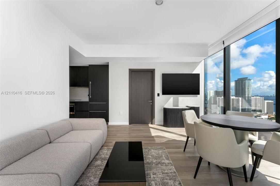 For Sale: $1,399,000 (2 beds, 2 baths, 988 Square Feet)