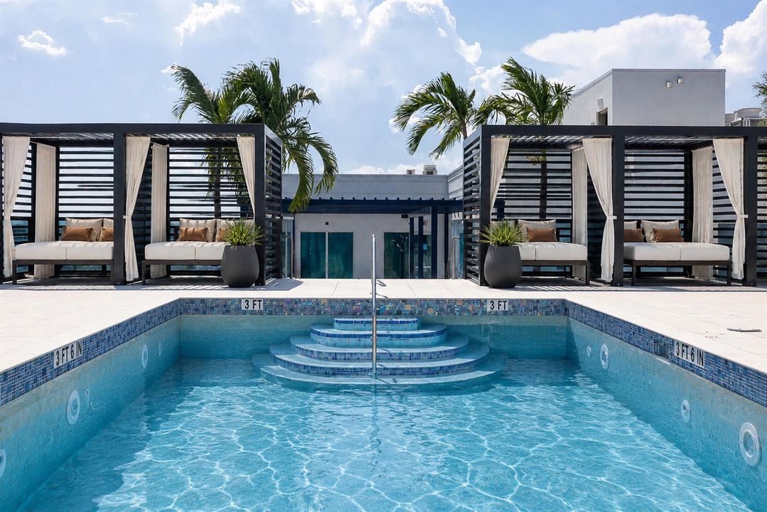 04-Caretta Roof Top Pool