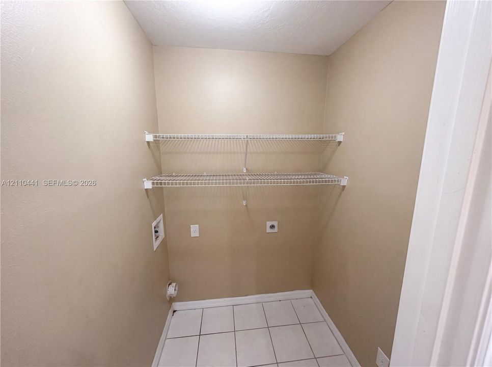 En Venta: $195,000 (3 camas, 3 baños, 1560 Pies cuadrados)
