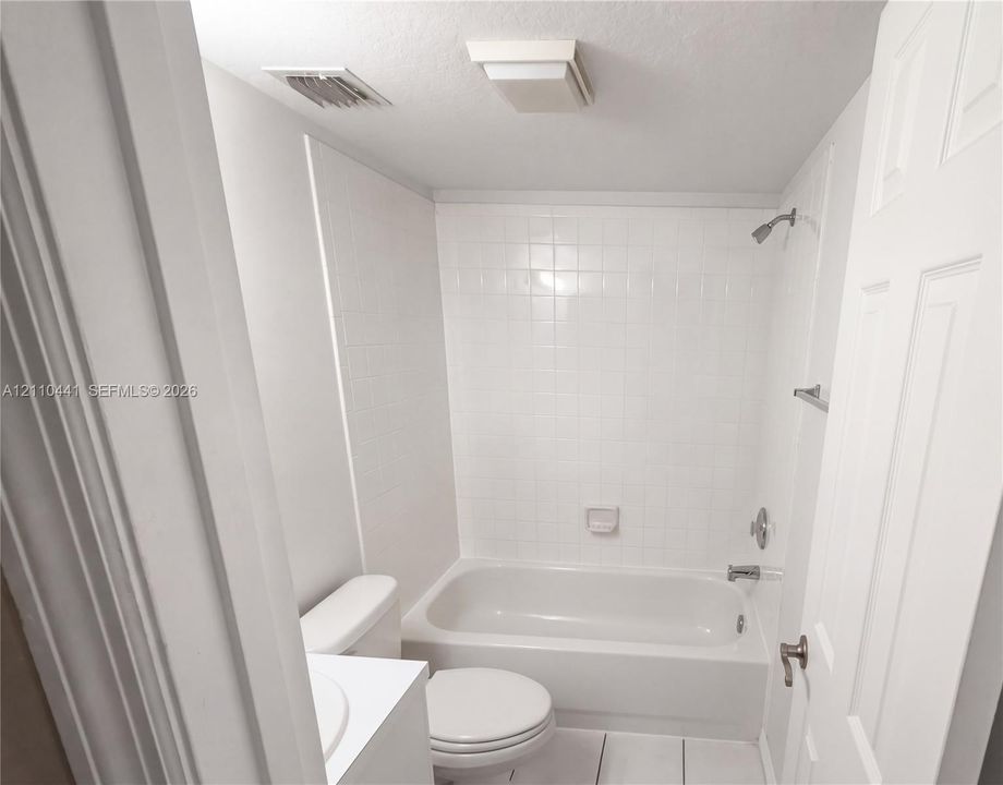 En Venta: $195,000 (3 camas, 3 baños, 1560 Pies cuadrados)