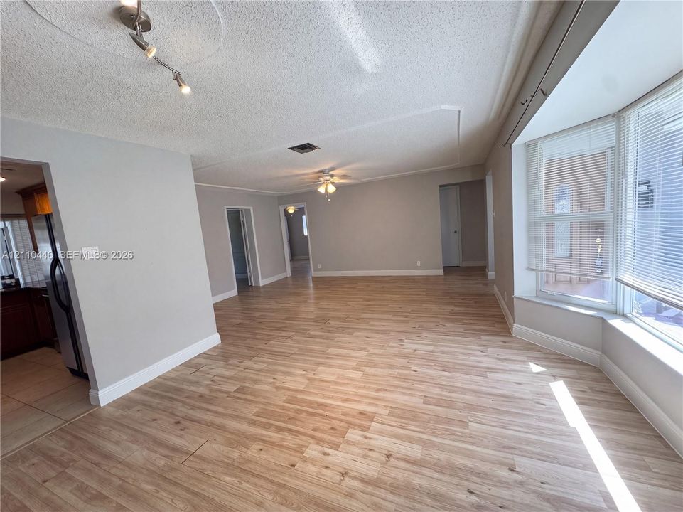 En Venta: $510,000 (4 camas, 2 baños, 1794 Pies cuadrados)