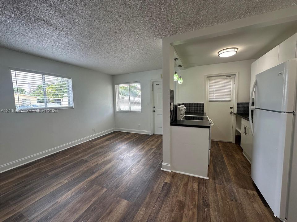 For Rent: $1,625 (1 beds, 1 baths, 750 Square Feet)