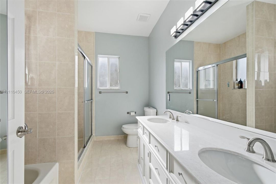 На продажу: $469,000 (4 спален, 2 ванн, 1762 Квадратных фут)