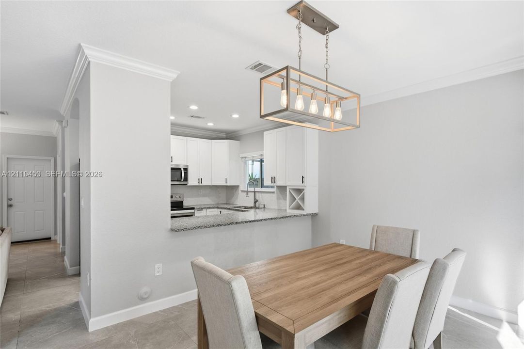 На продажу: $469,000 (4 спален, 2 ванн, 1762 Квадратных фут)