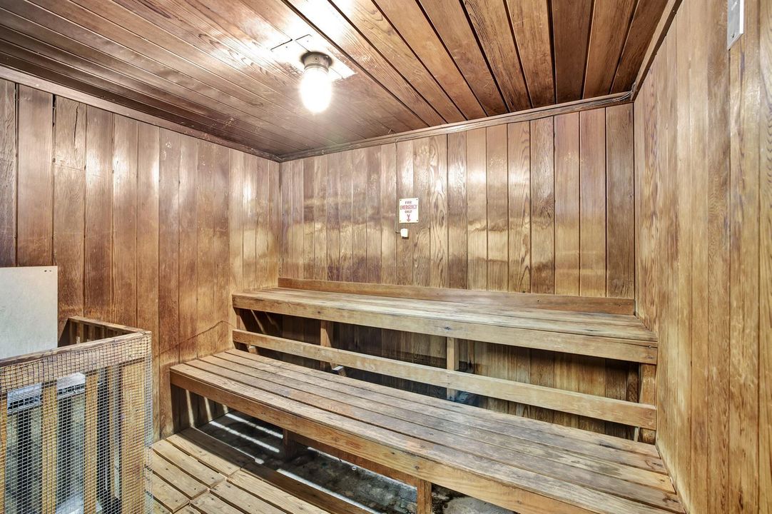 CLUBHOUSE/POOL