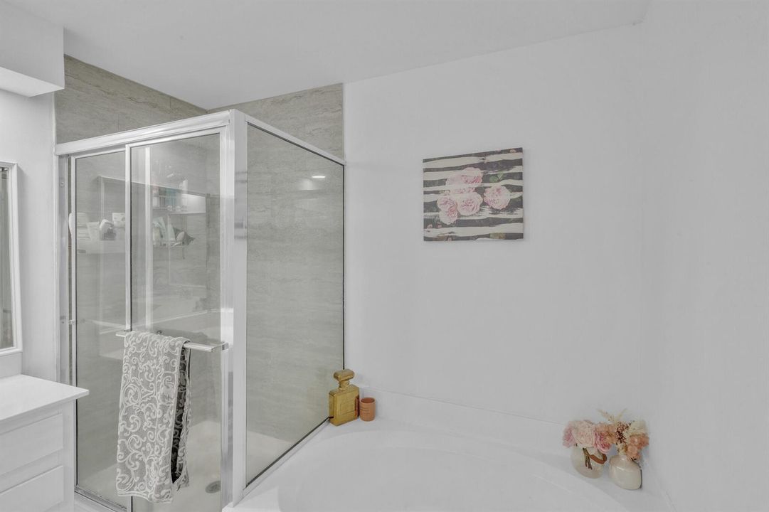 15 Primary Bathroom (2)