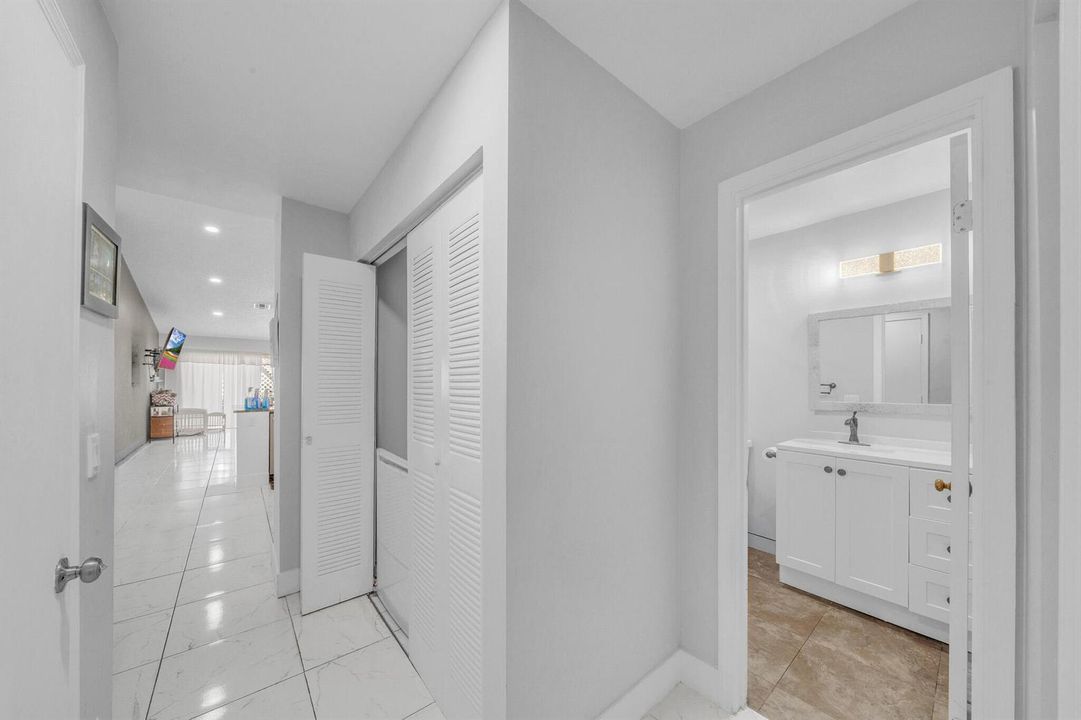 12 Guest bathroom (1)