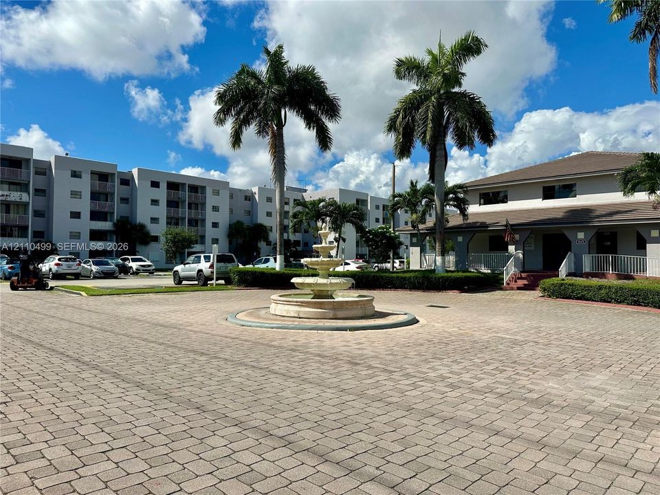 For Rent: $2,300 (2 beds, 2 baths, 870 Square Feet)