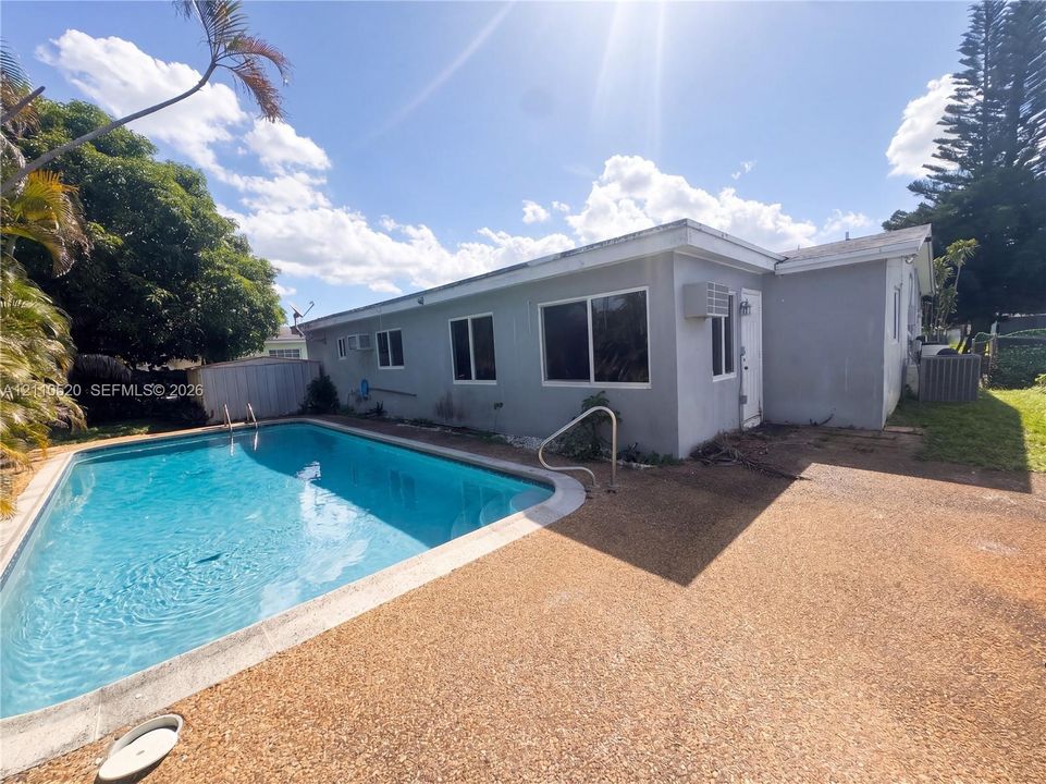 For Rent: $3,800 (4 beds, 2 baths, 1794 Square Feet)