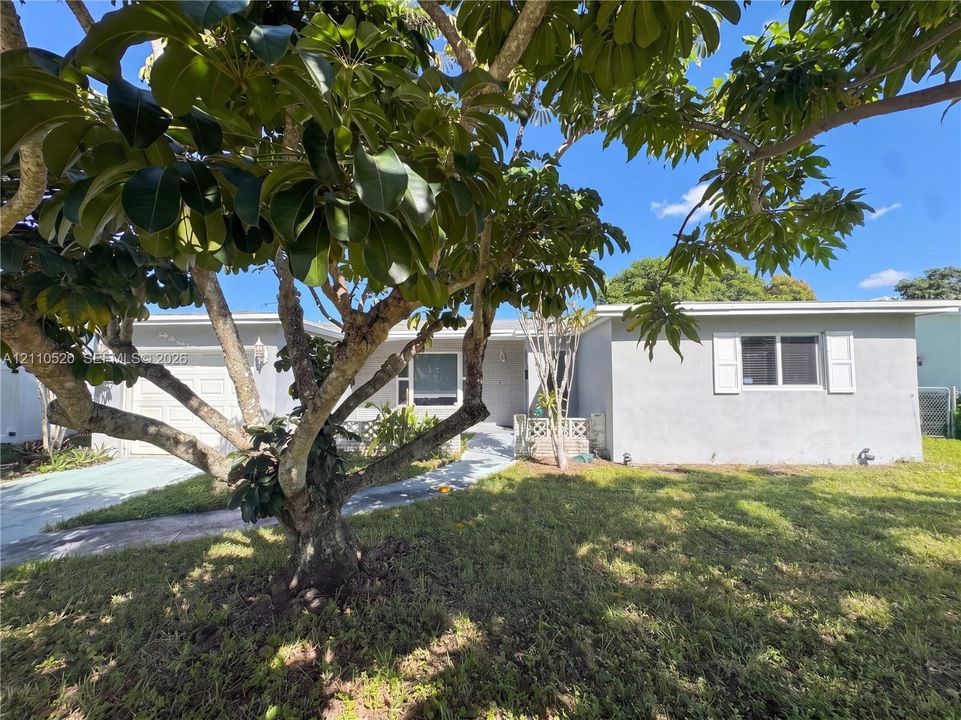 For Rent: $3,800 (4 beds, 2 baths, 1794 Square Feet)