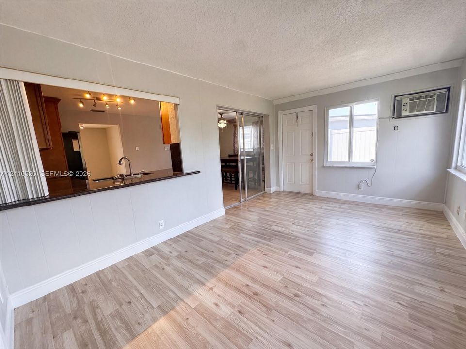 For Rent: $3,800 (4 beds, 2 baths, 1794 Square Feet)