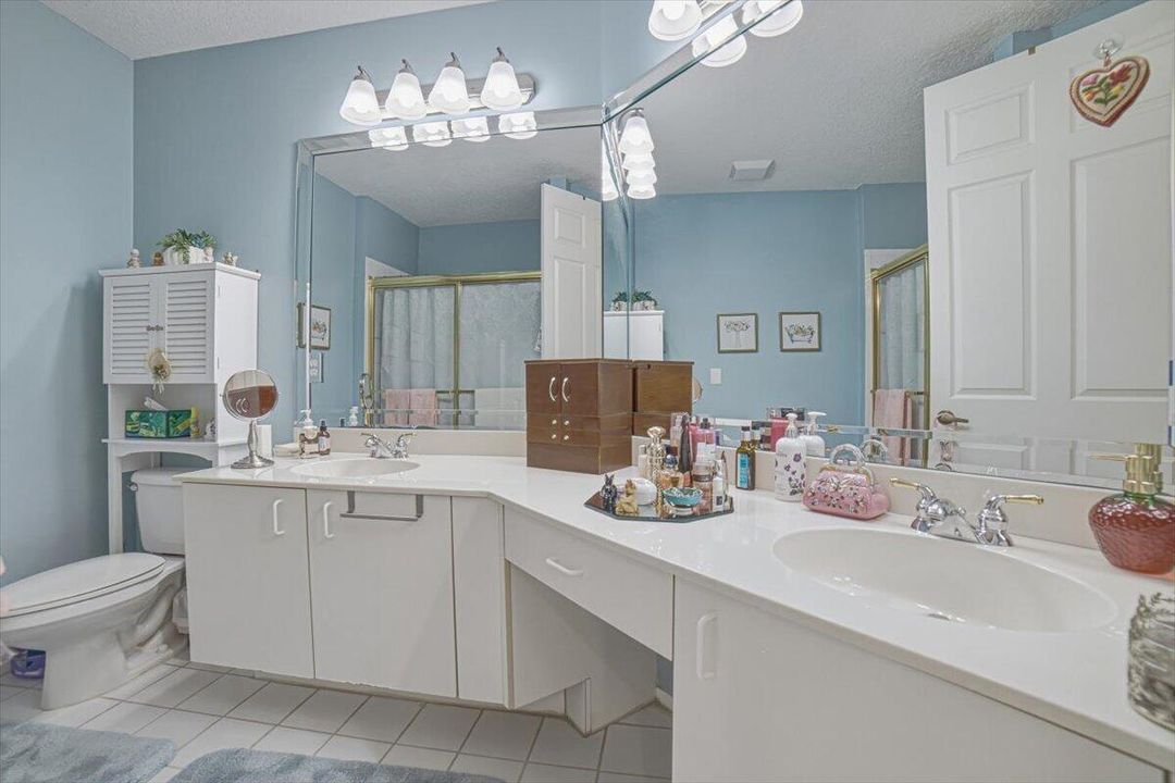22-Bedroom2-Bathroom