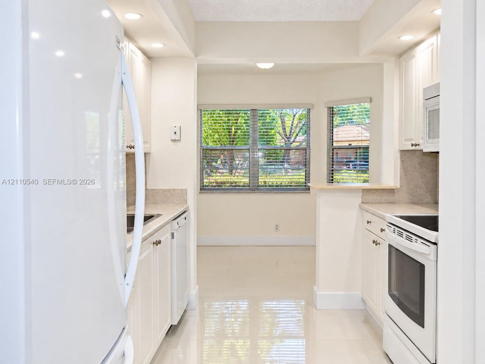 For Rent: $2,200 (2 beds, 2 baths, 1352 Square Feet)