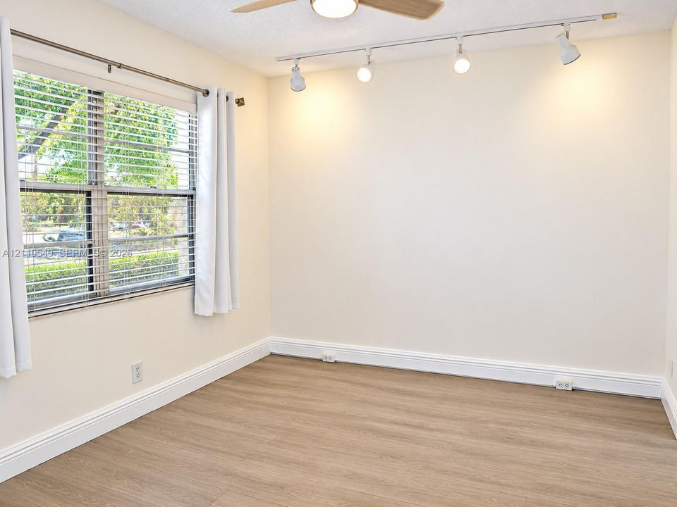 For Rent: $2,200 (2 beds, 2 baths, 1352 Square Feet)