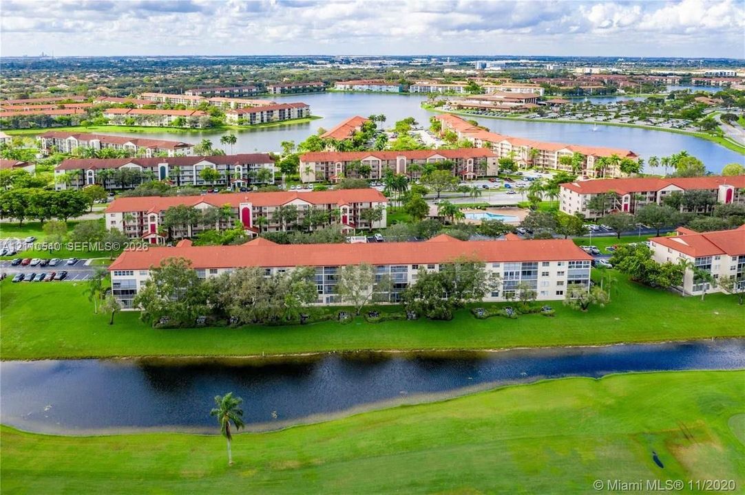 For Rent: $2,200 (2 beds, 2 baths, 1352 Square Feet)