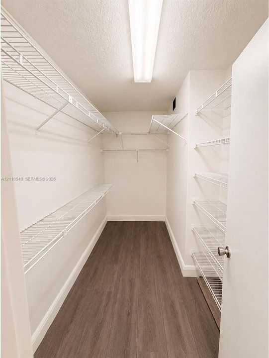 For Rent: $2,200 (2 beds, 2 baths, 1352 Square Feet)