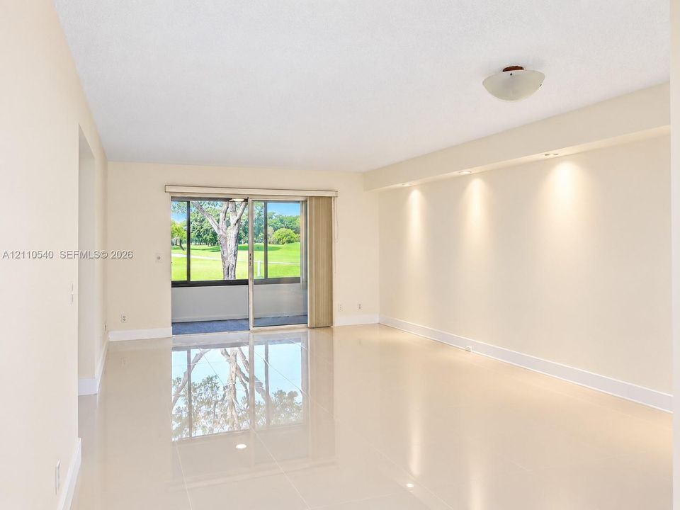 For Rent: $2,200 (2 beds, 2 baths, 1352 Square Feet)
