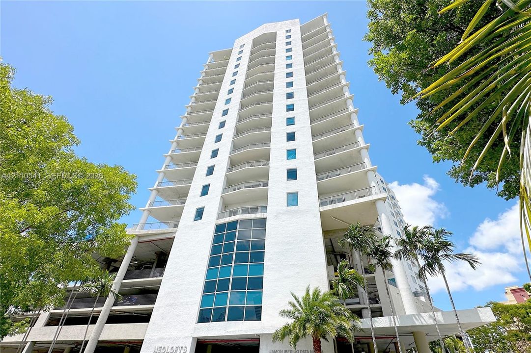 For Sale: $419,000 (2 beds, 2 baths, 1174 Square Feet)
