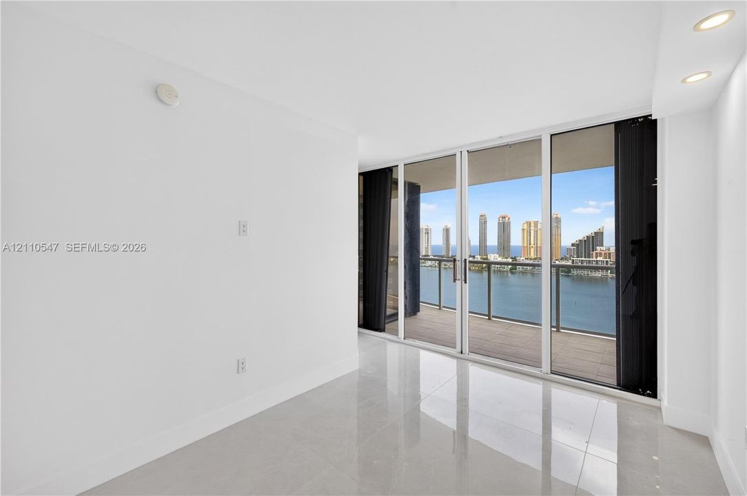 For Rent: $12,500 (3 beds, 4 baths, 2470 Square Feet)
