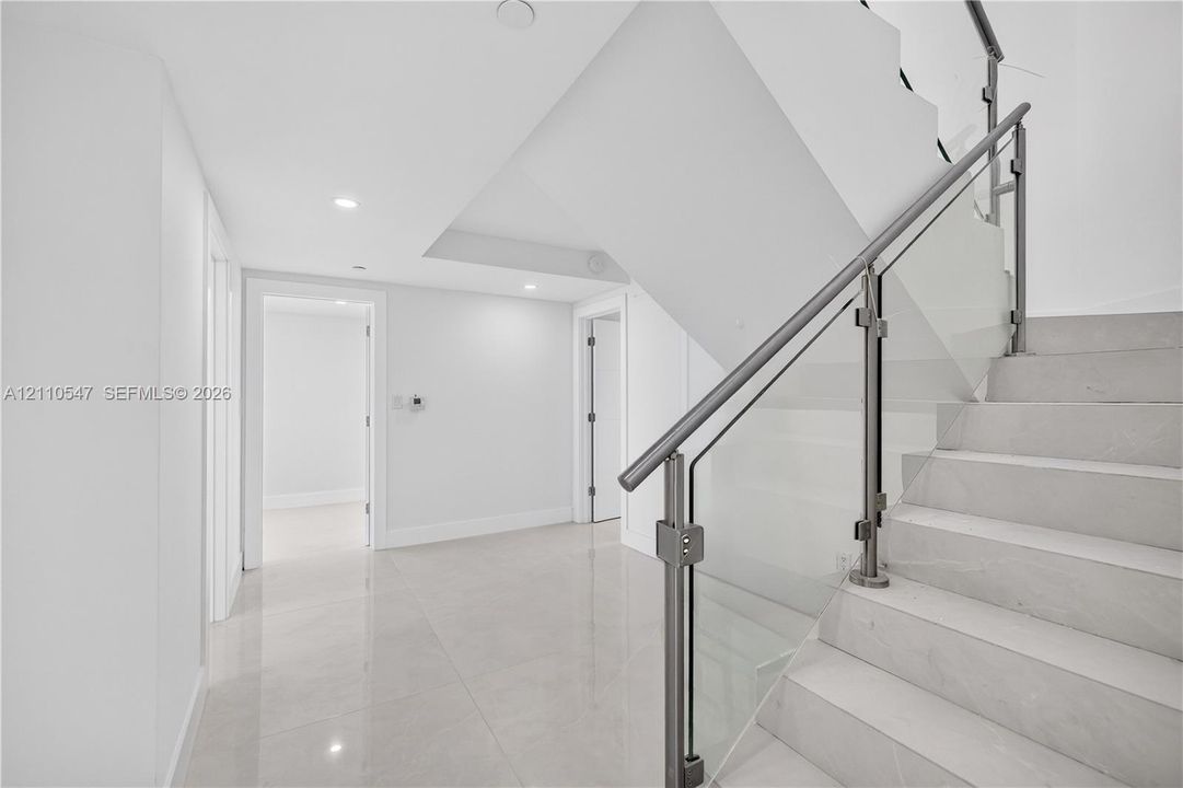 For Rent: $12,500 (3 beds, 4 baths, 2470 Square Feet)