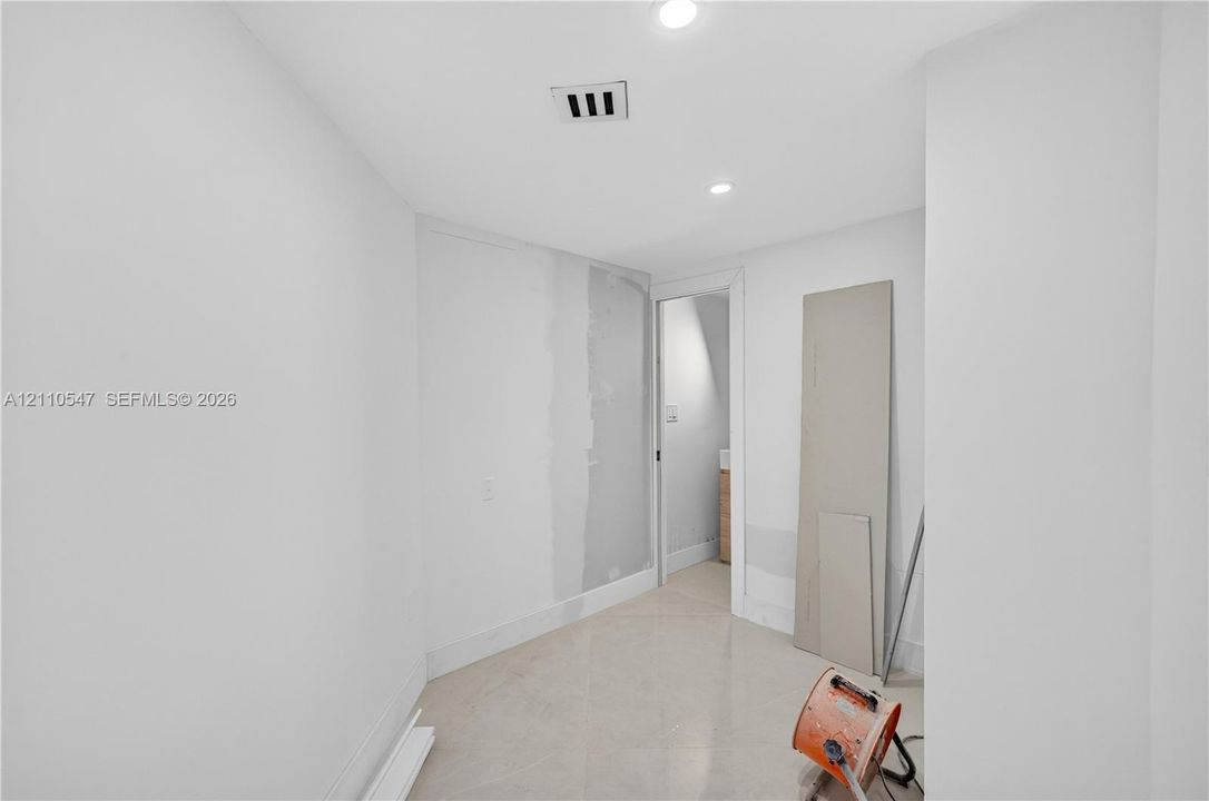 For Rent: $12,500 (3 beds, 4 baths, 2470 Square Feet)