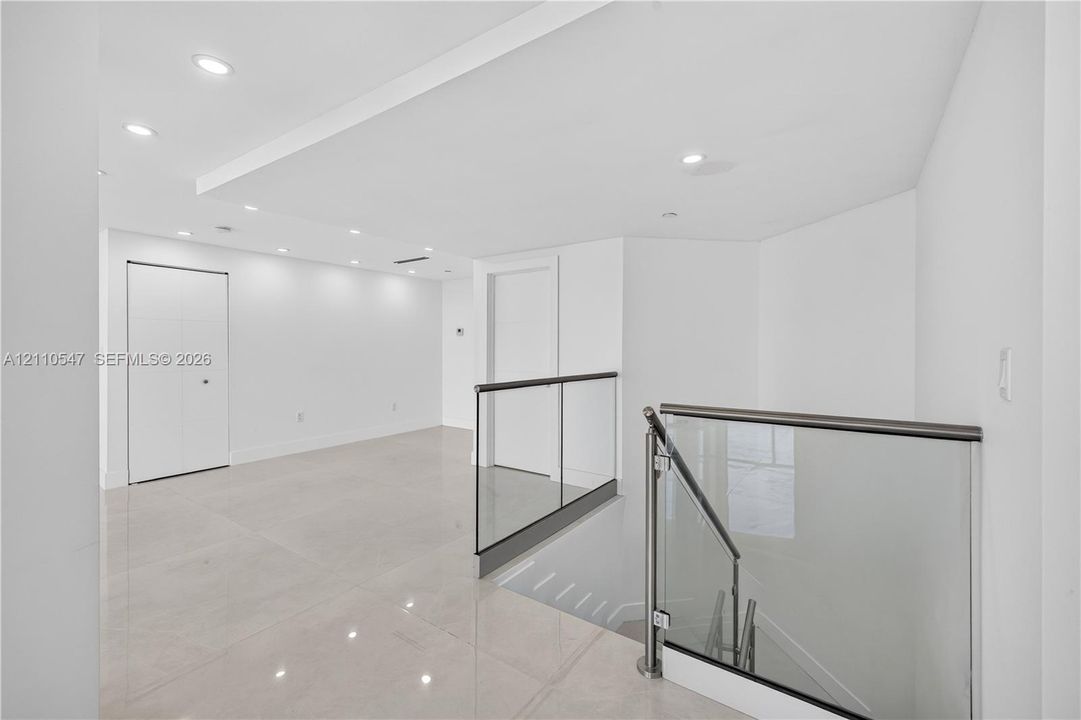 For Rent: $12,500 (3 beds, 4 baths, 2470 Square Feet)