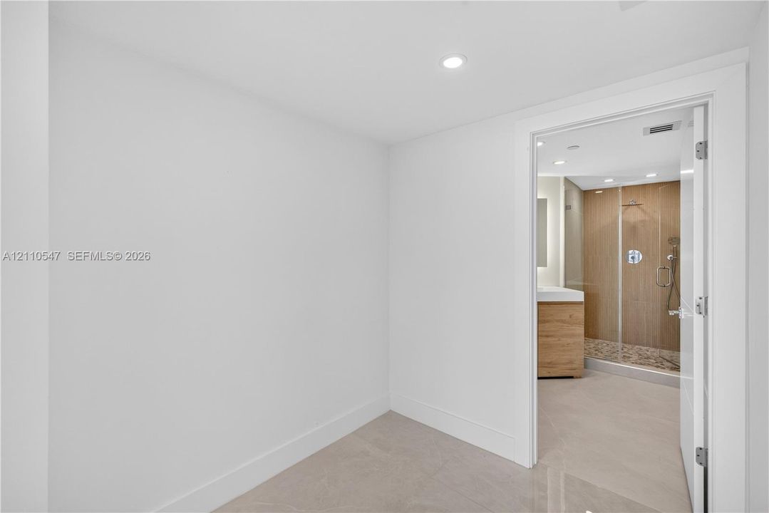For Rent: $12,500 (3 beds, 4 baths, 2470 Square Feet)