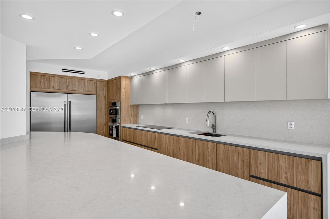 For Rent: $12,500 (3 beds, 4 baths, 2470 Square Feet)
