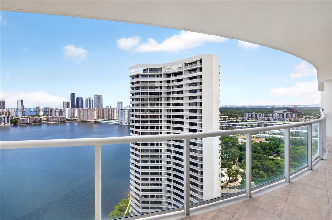 For Rent: $12,500 (3 beds, 4 baths, 2470 Square Feet)