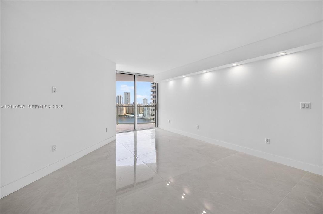 For Rent: $12,500 (3 beds, 4 baths, 2470 Square Feet)