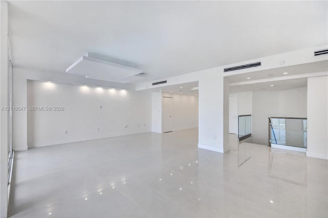 For Rent: $12,500 (3 beds, 4 baths, 2470 Square Feet)