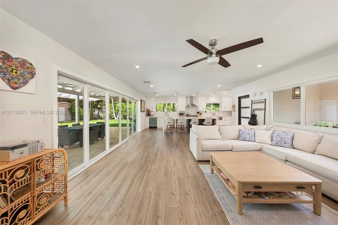 En Venta: $2,395,000 (4 camas, 3 baños, 2131 Pies cuadrados)