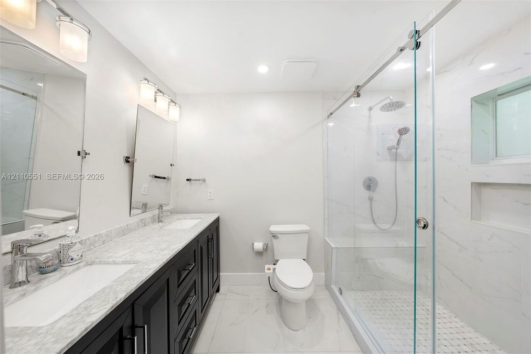 En Venta: $2,395,000 (4 camas, 3 baños, 2131 Pies cuadrados)